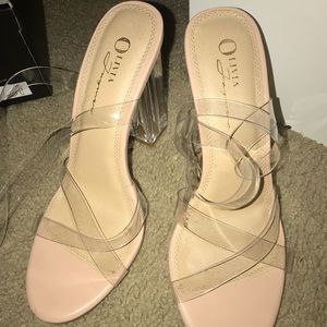 Trendy clear strap heel w/ clear chunk heel!